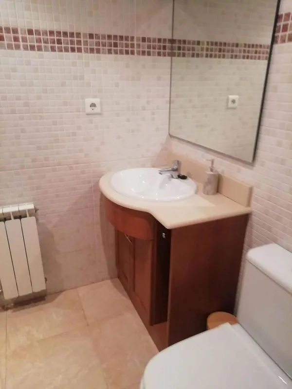 Bathrooms - Student-Friendly Flat with Terrace in Cerdanyola