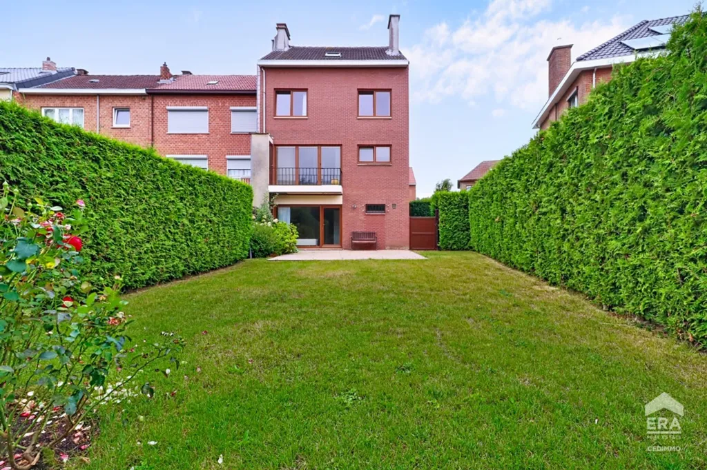 Garden - Split-Level House with Garden in Quiet Neighbourhood