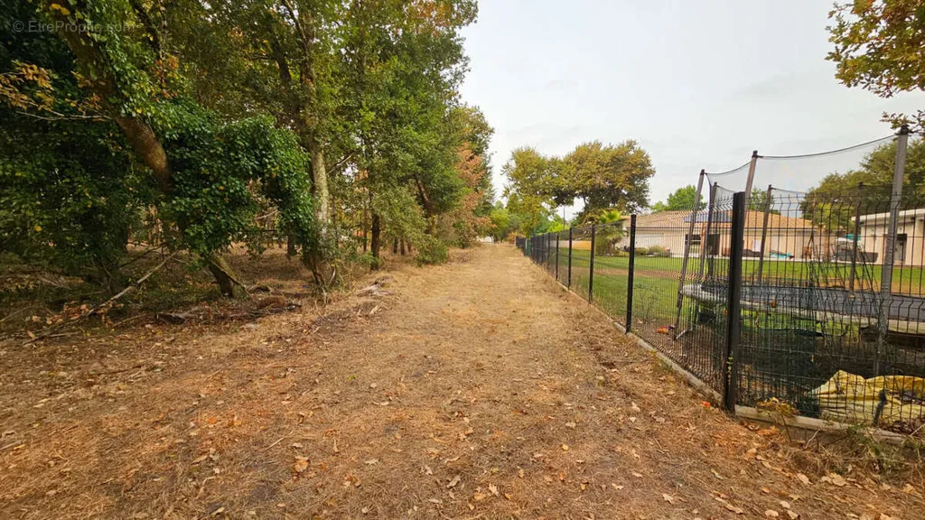 Aed - Buildable Plot with Garden in Saugnac-et-Muret