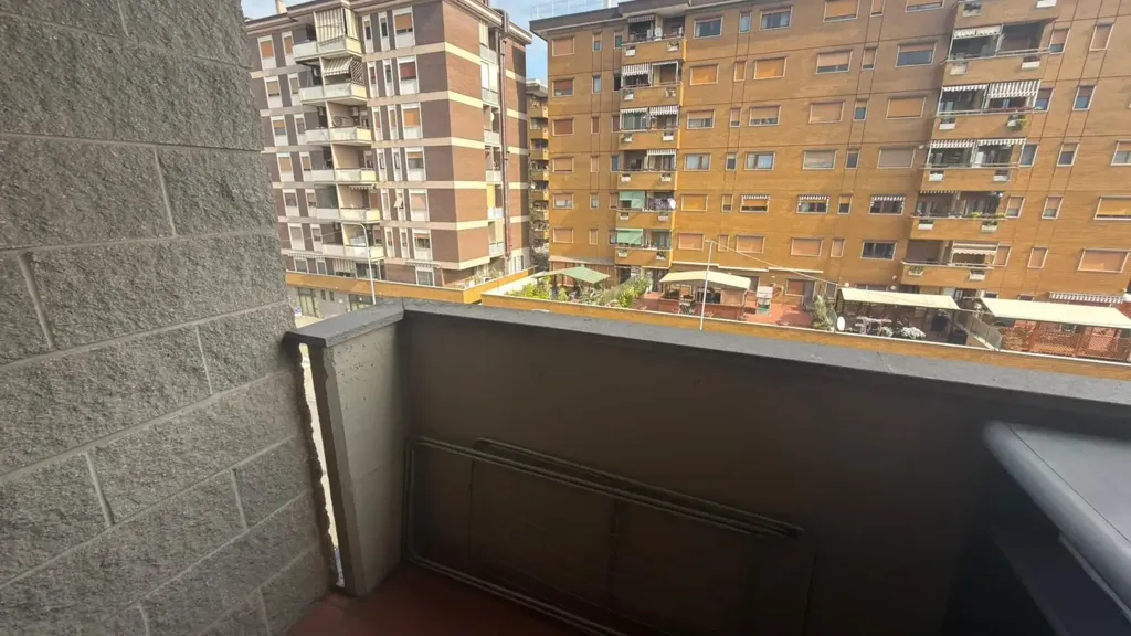 Balcon - Two-Level Apartment with Balcony in Florence