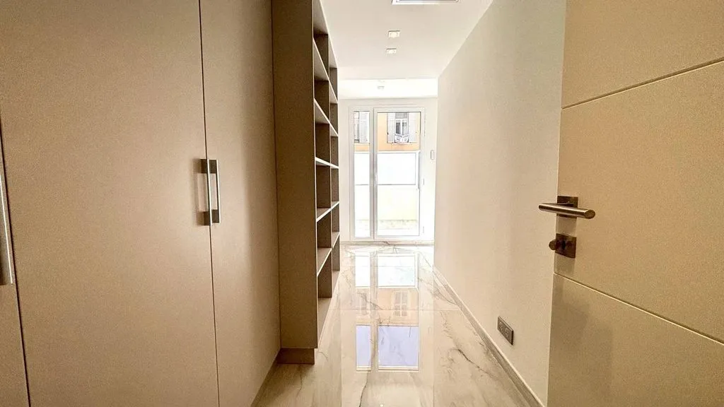 Esik - 2-Bedroom Apartment with Sea View in Cannes Croisette