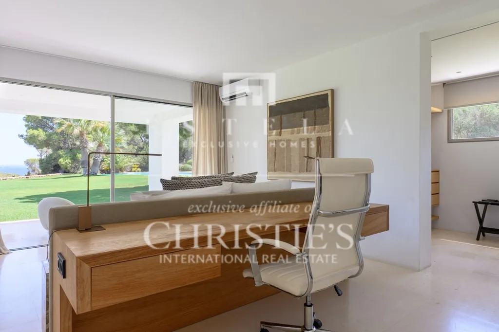 Bureau - Finca with Sea Views near Ibiza Town