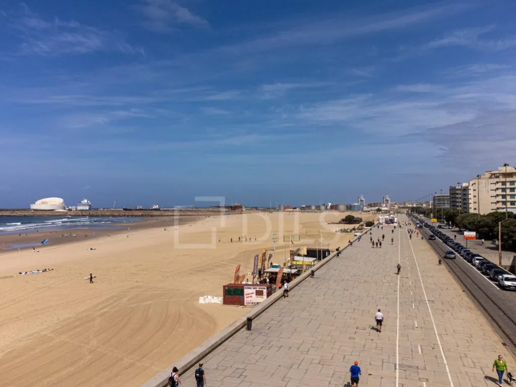Contemporary Studio with Balcony in Matosinhos