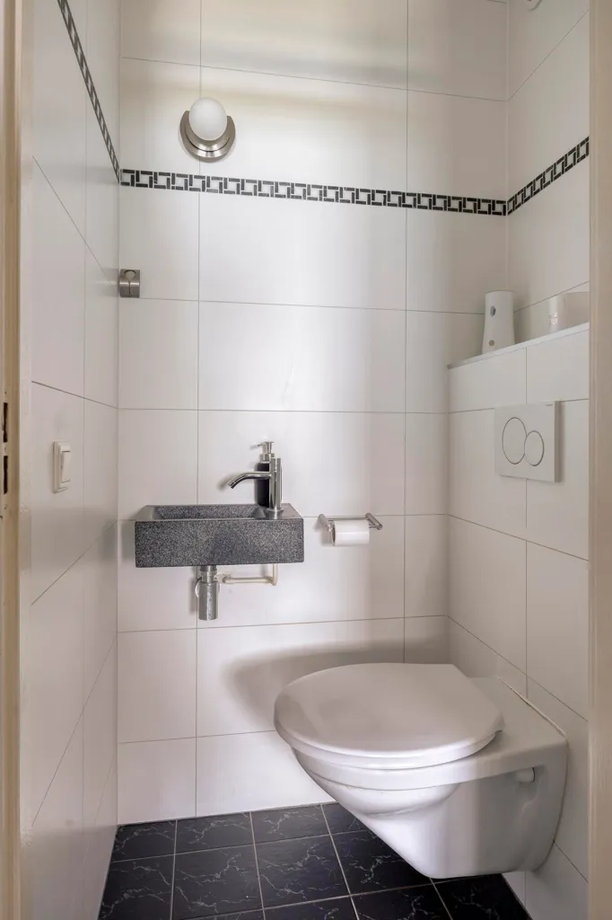 Vannitoad - 3-Bedroom Apartment with Balcony in Eindhoven