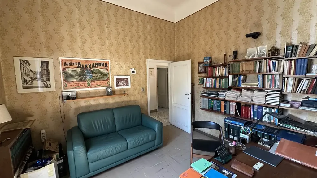 Bureau - Characterful Villa with Garden in Impruneta