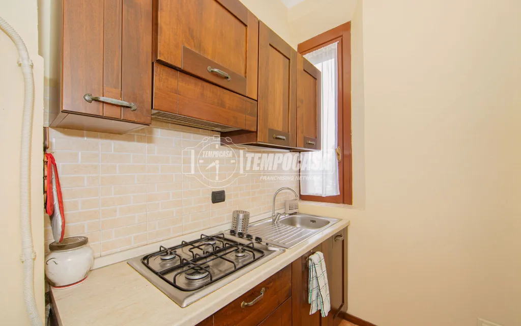 Cuisine - One-Bedroom Apartment with Balcony in Vigevano Centre