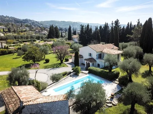 Vue aérienne - Villa Luxueuse avec Piscine à Châteauneuf-Grasse
