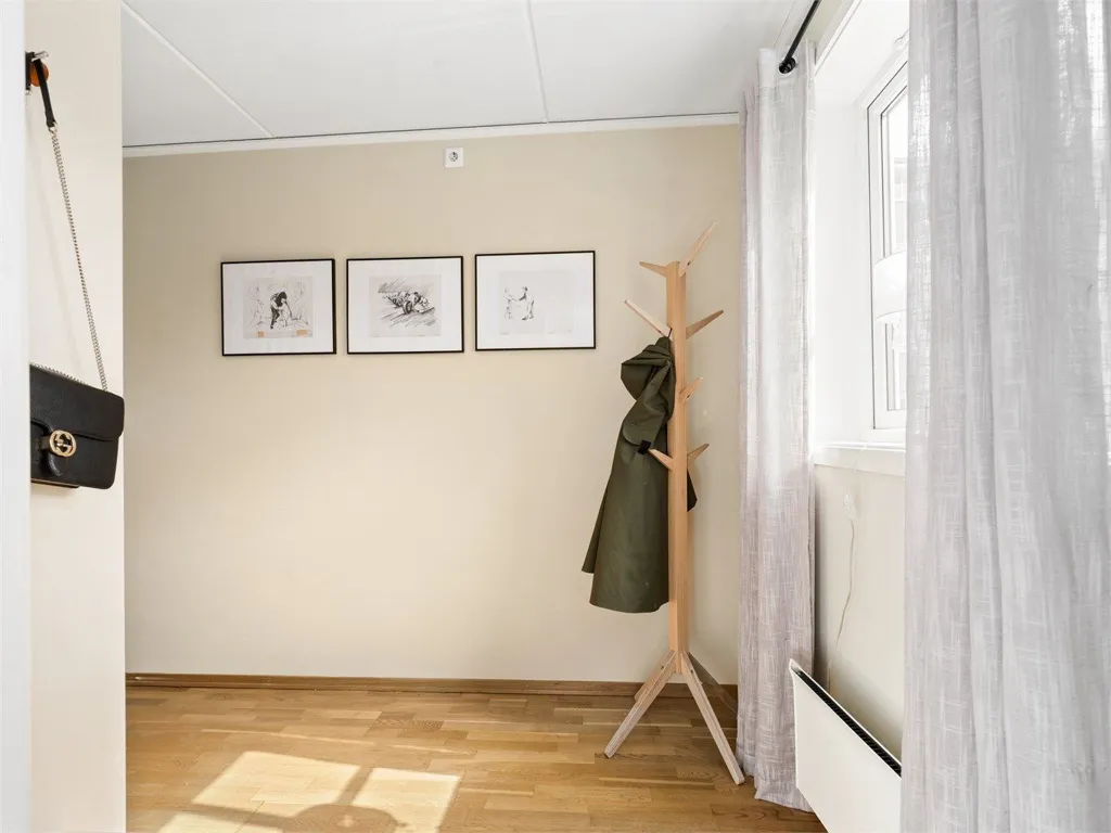 hallway_entrance