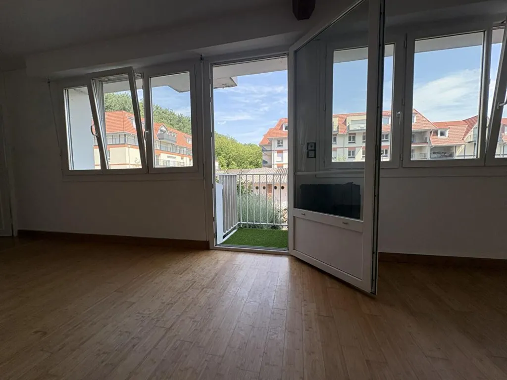 Pièces - Appartement avec Garage et Cave près du Centre-ville d'Arras