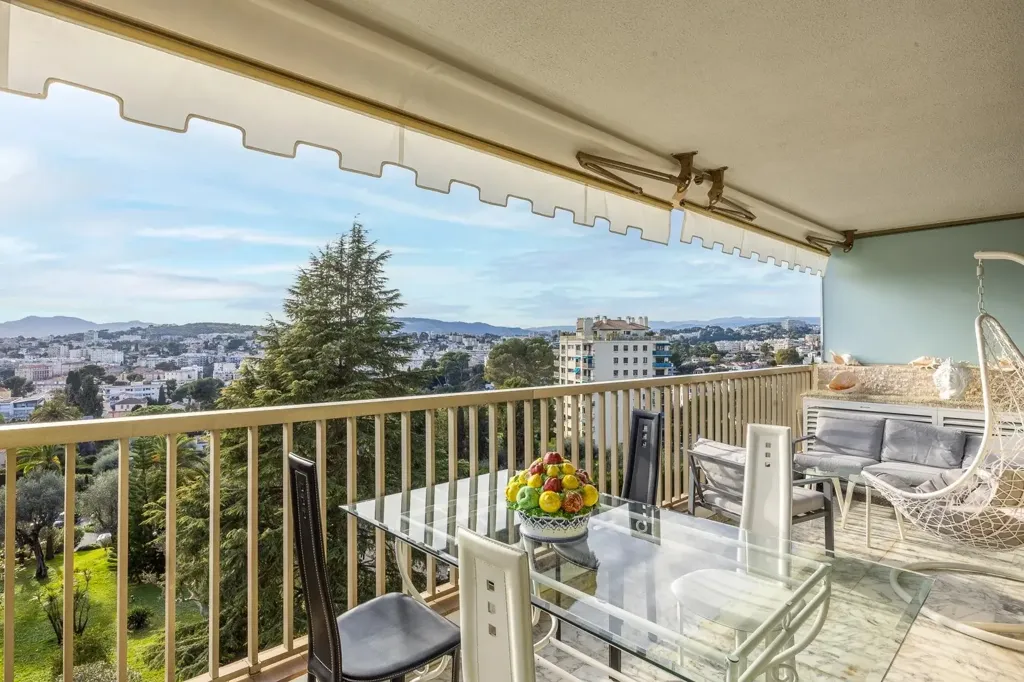 Balcon - Appartement Luxueux avec Vue Mer à Cannes