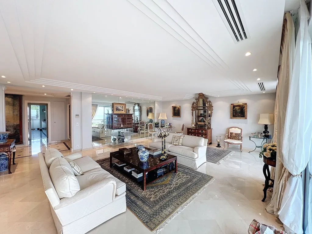 Séjour - Appartement de 3.5 Pièces avec Vue Mer à Cannes