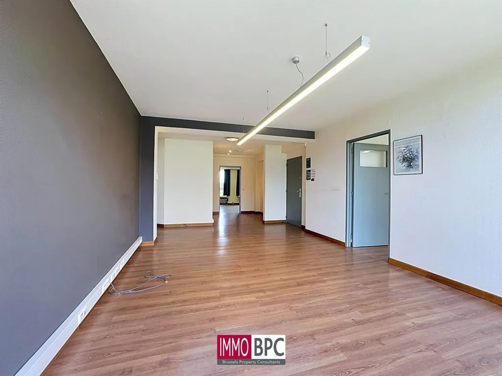 Entrée - Espace de Bureau avec Luminosité Naturelle à Molenbeek-Saint-Jean