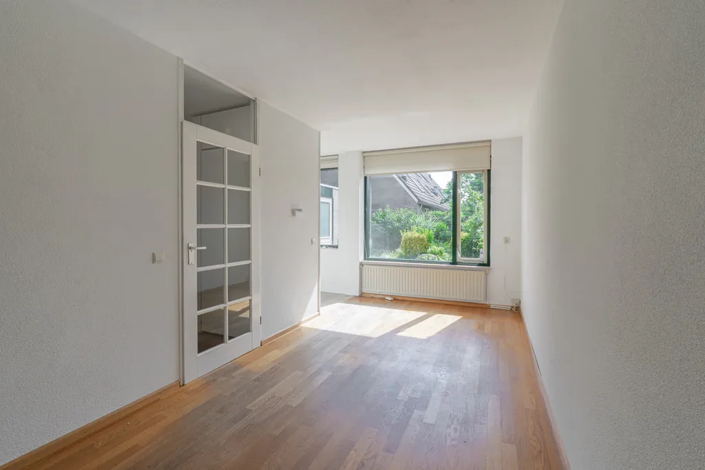 Esik - Two-Storey House with Garden in Elst