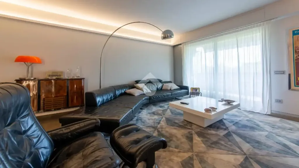 Elutuba - Penthouse with Terraces in Arese