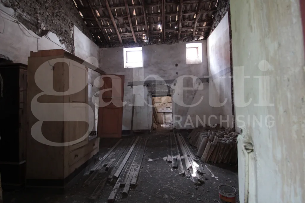Toad - Villa to Renovate with Garden in Mascalucia