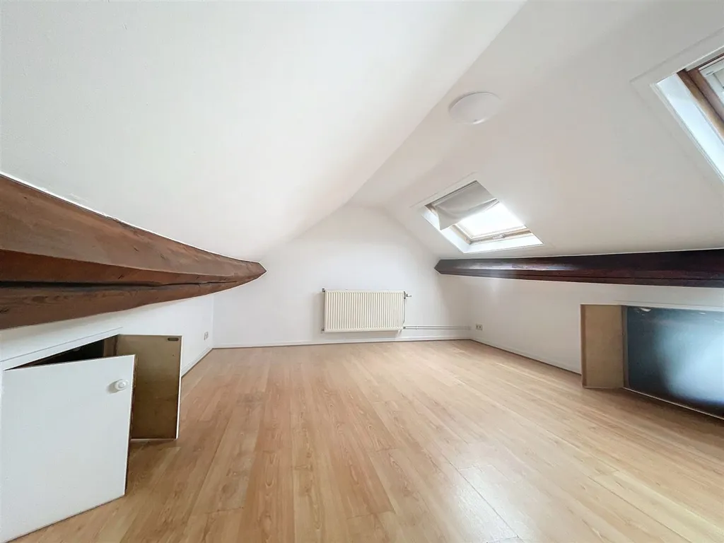 Pièces - Immeuble Mixte avec Commerces à Uccle