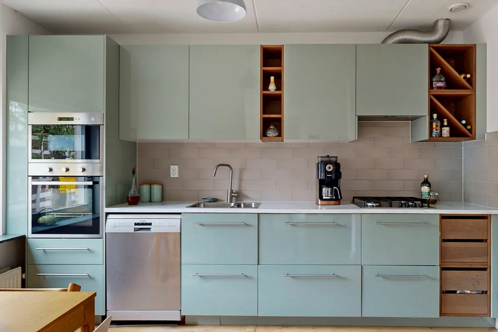 Cucina - Modern Apartment with Balcony in Amsterdam-Oost