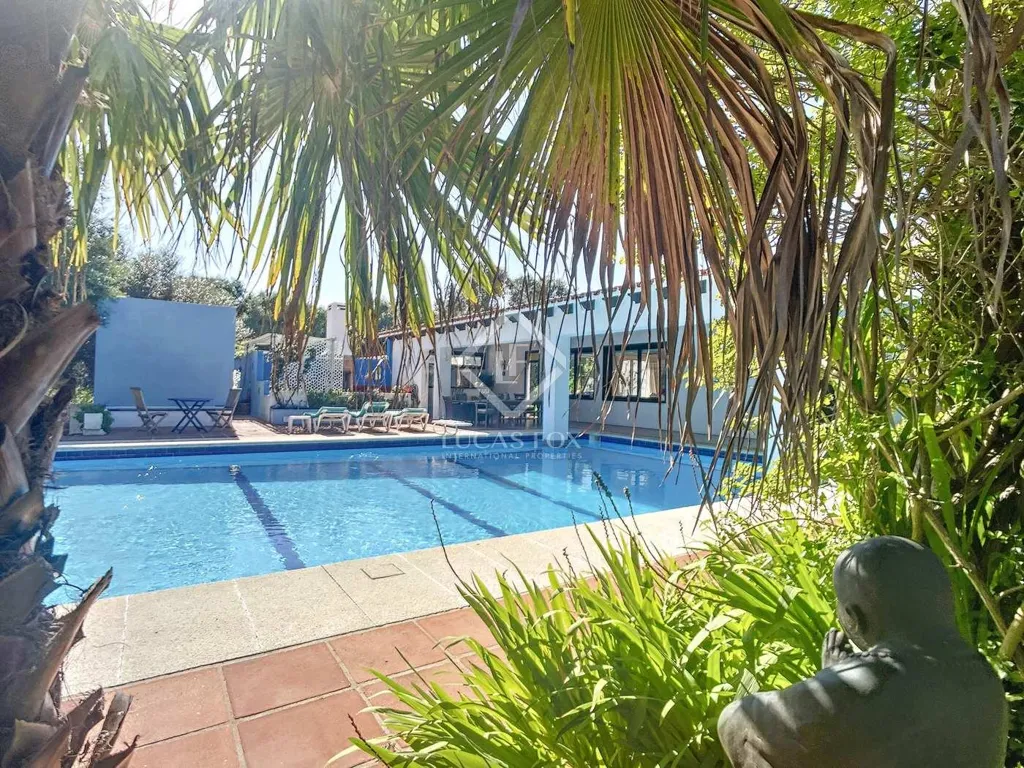 Piscine - Villa with Courtyard and Pool in Mahón