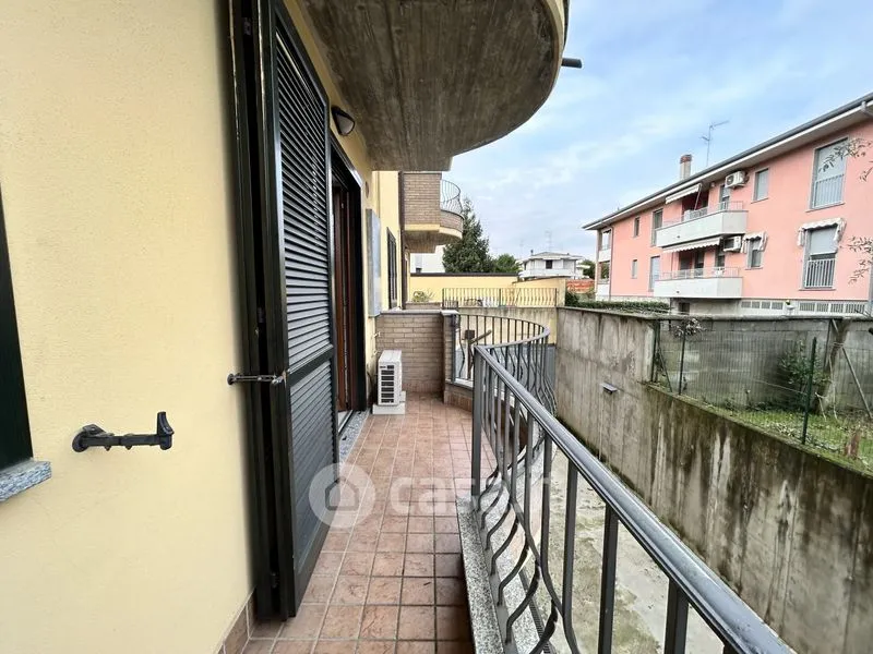 Balcon - Modern Studio with Balcony in Vigevano