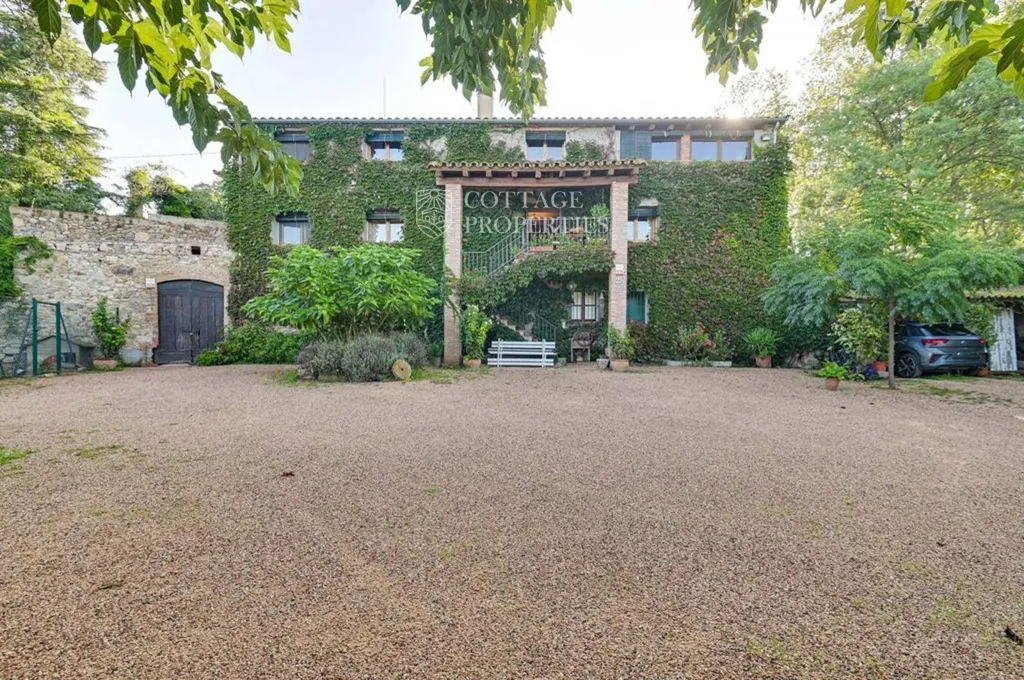 Jardin - Modernist Farmhouse with Pool in Llagostera