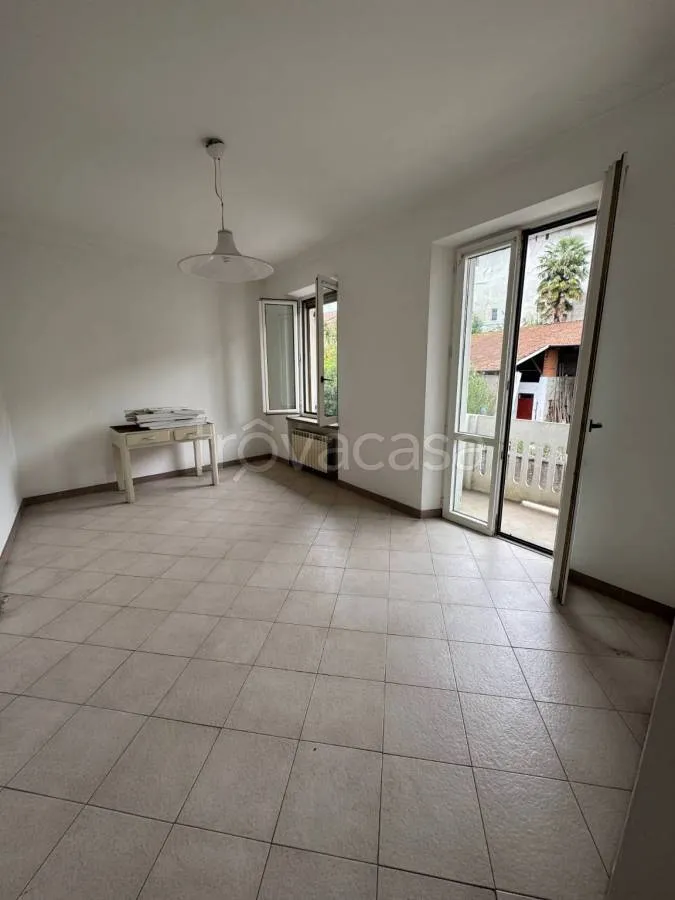 Elutuba - Two-Storey House with Balcony in Vische