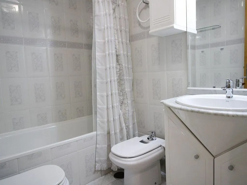 Vannitoad - Spacious Apartment with Balcony in Corte Ingles
