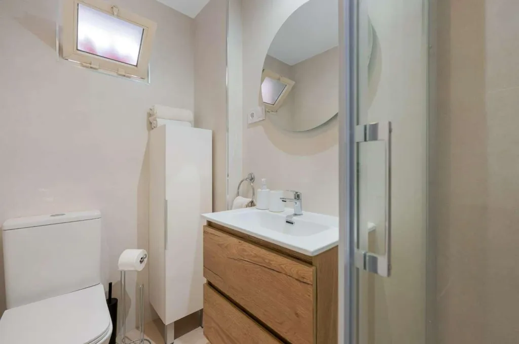 Salles de bain - 1-Bedroom Apartment with Pool in Benalmádena