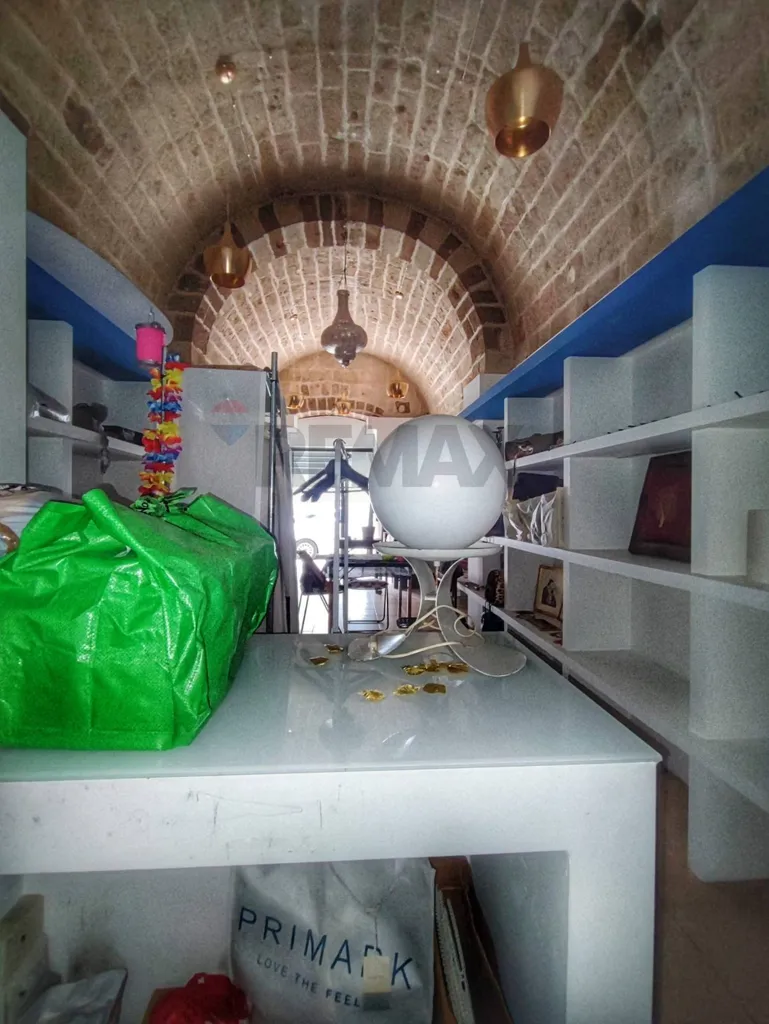 Pièces - Commercial Space with Vaulted Ceilings in Bari