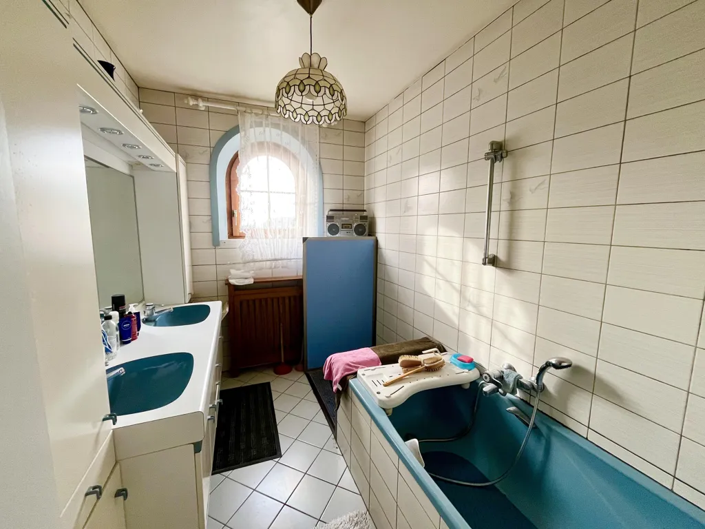 Salles de bain - Maison de Plain-pied avec Vue Dégagée à Steinbach