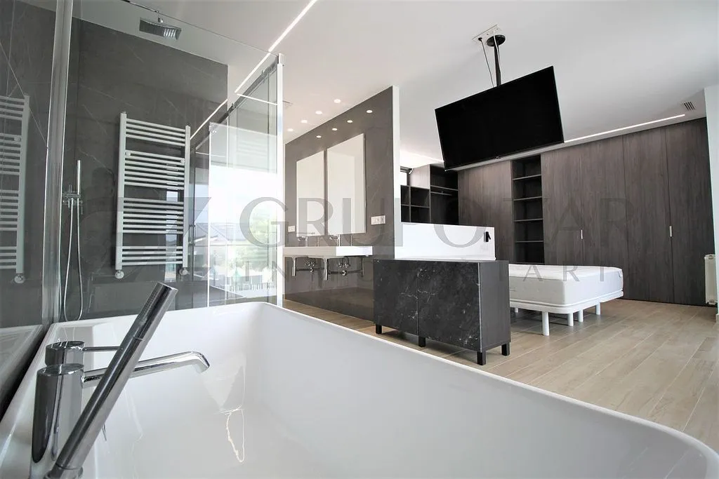 Vannitoad - Contemporary Chalet with Pool in Torre en Conill