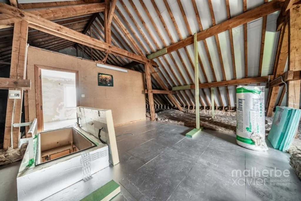 Pièces - Ensemble Immobilier Rénové avec Habitation et Garages à Elsenborn