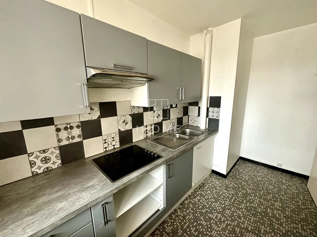 Kitchen - Bright 2-Bed Apartment in Le Mans Centre