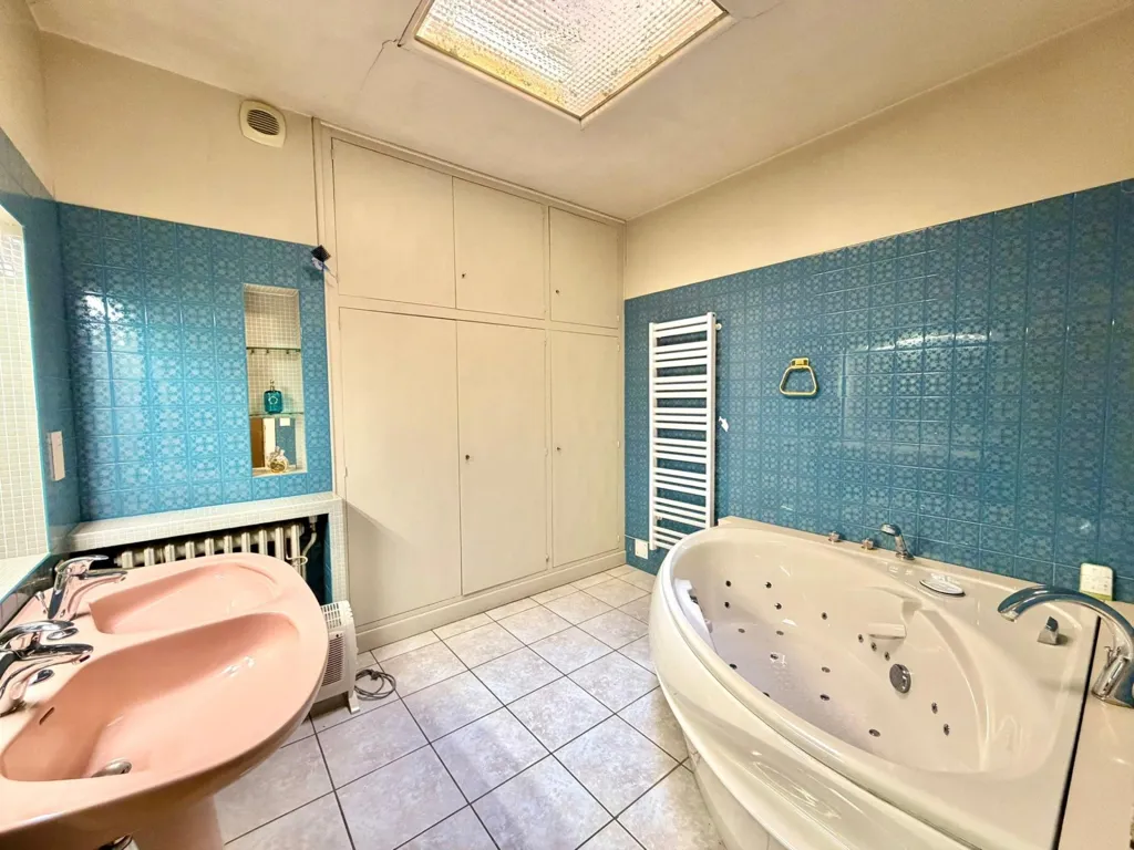 Salles de bain - Villa Traditionnelle sur Terrain Arboré à Eauze