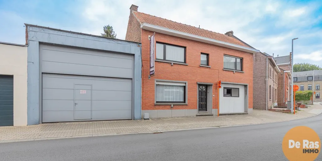 Extérieur - Propriété Mixte avec Garage Spacieux à Mere