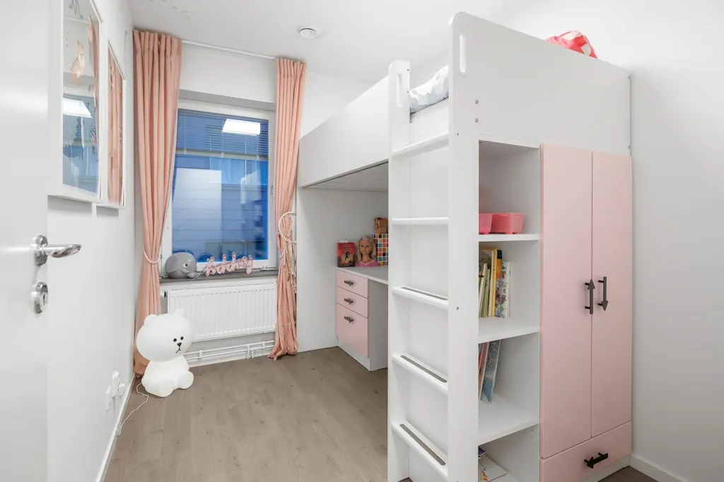Bedrooms - Apartment with Balcony in Täby Park