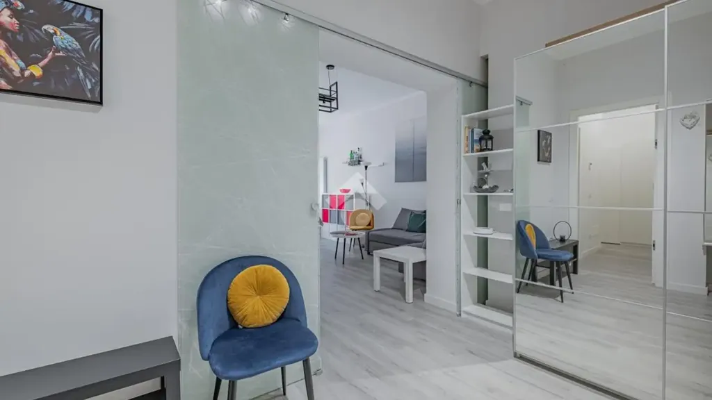 Entrée - Rearranged Apartment with Balcony in Rome