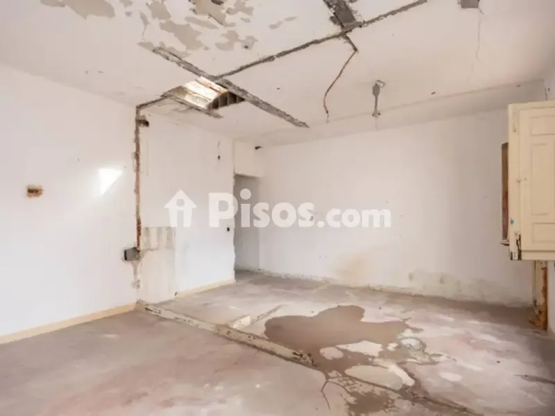 Stanze - Chalet with Urban Potential in Gavà