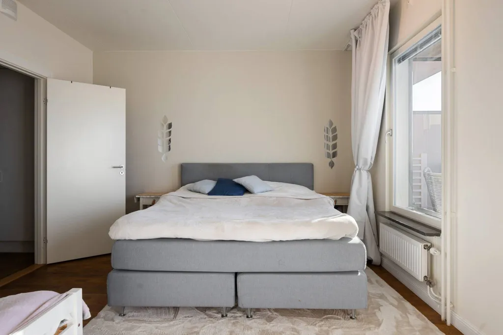 Magamistoad - Apartment with Double Balconies in Sundbyberg