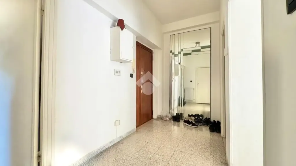 Hallway - 4-Room Apartment with Balcony in Bari