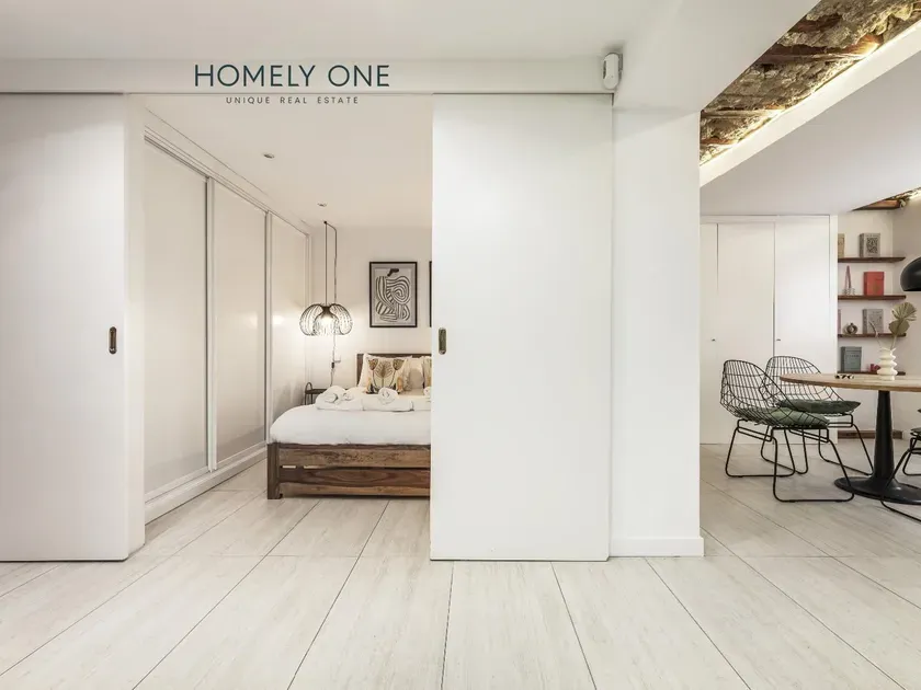 Esik - Reform Apartment with Balcony in Malasaña