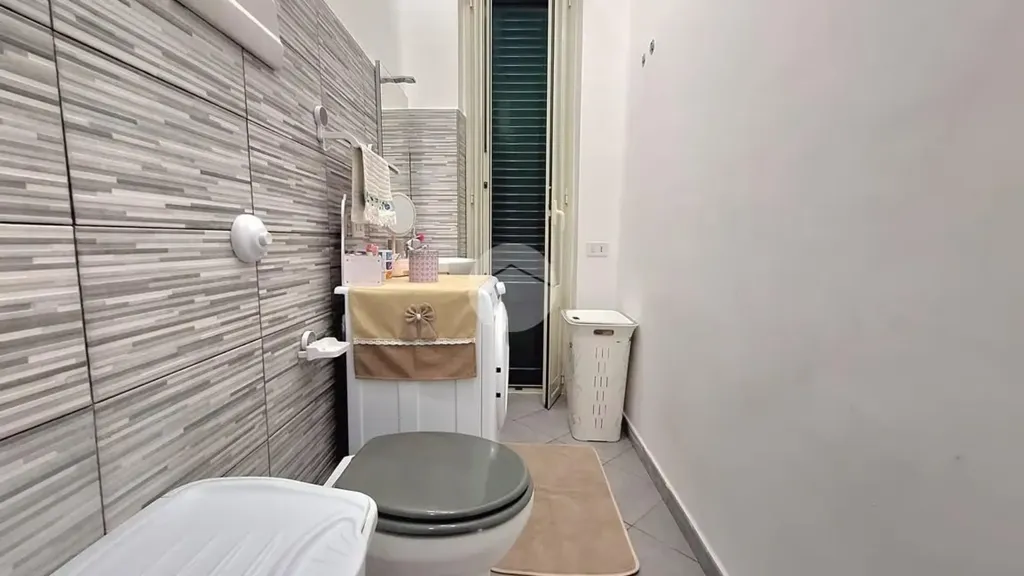 Salles de bain - Rear-Facing Apartment with Balcony in Palermo