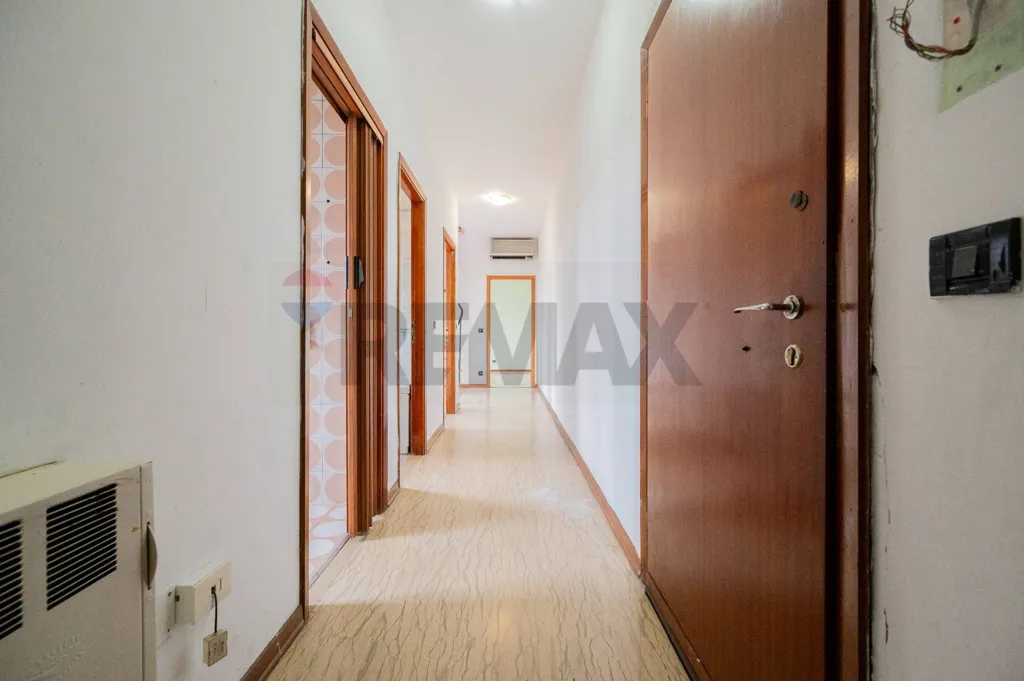 Esik - Spacious Apartment with Panoramic View in Guastalla Centre