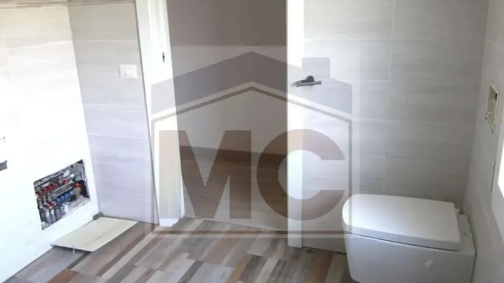 Salles de bain - Partially Refined House with Garden in Scandiano