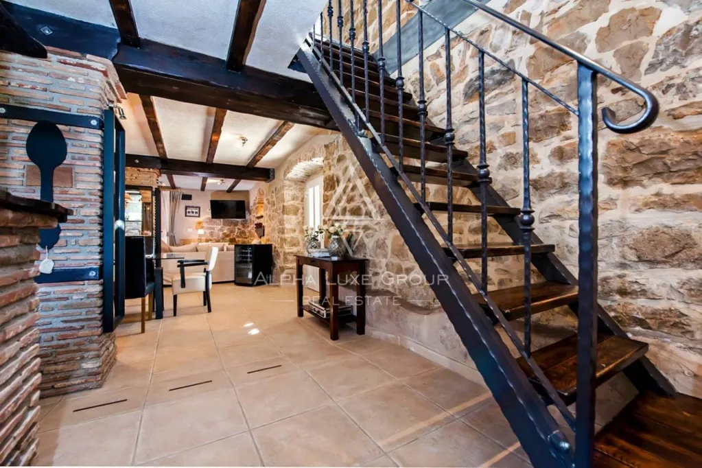 Toad - Rustic Villa with Private Pool in Pićan