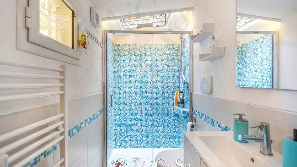 Salles de bain - Duplex with Sea View in Marina di Pisa