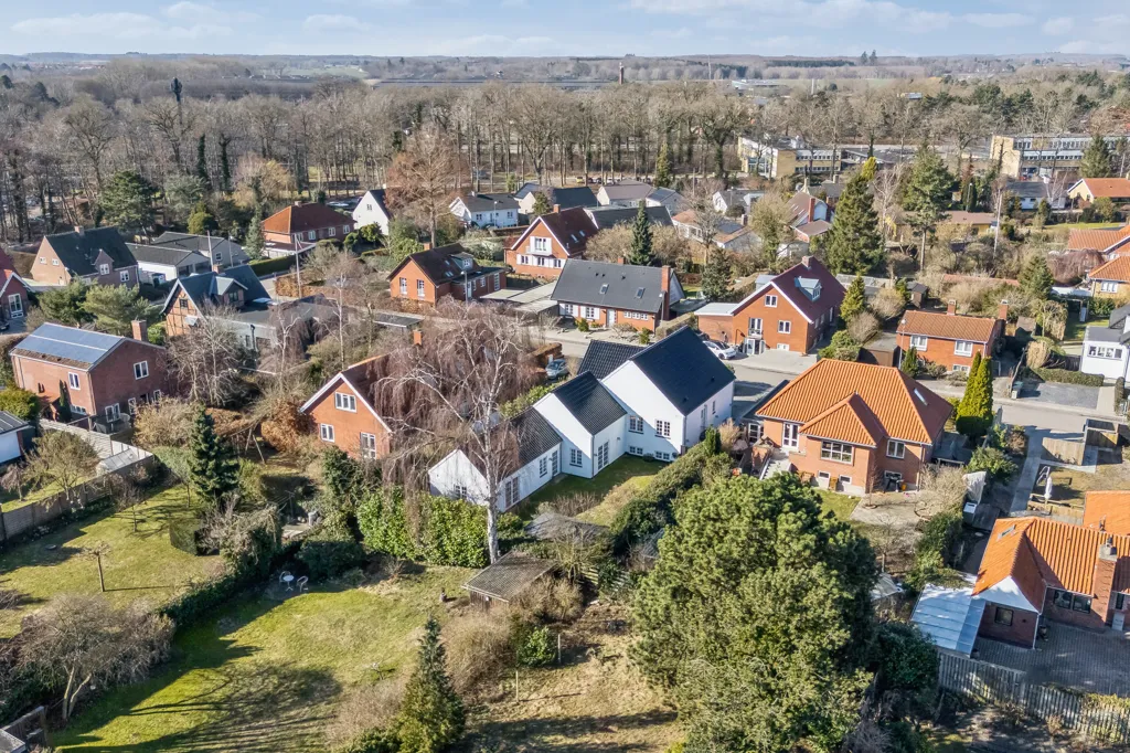 Vue aérienne - Villa with Solar Panels near Køge Torv