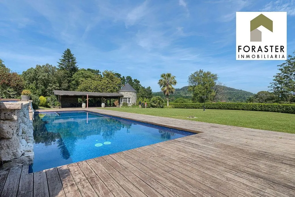 Piscine - Chalet with Pool and Terrace in Loiu