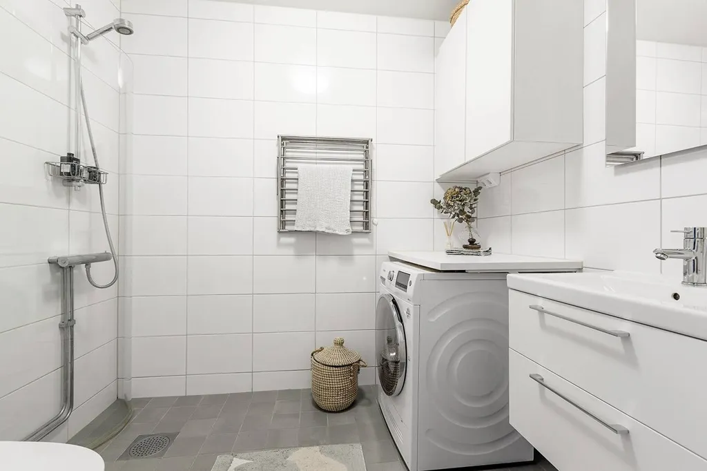 Bathrooms - Modern Flat with Balcony in Kallhäll