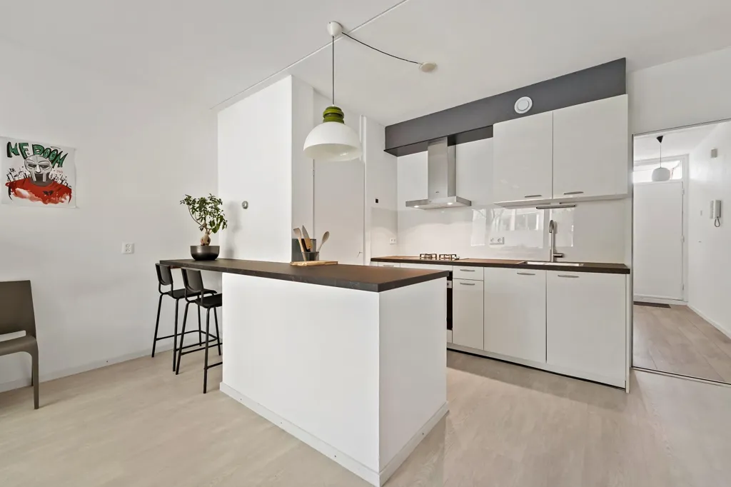 Cucina - Modernised 2-Bedroom Flat with Church Tower View in Delft