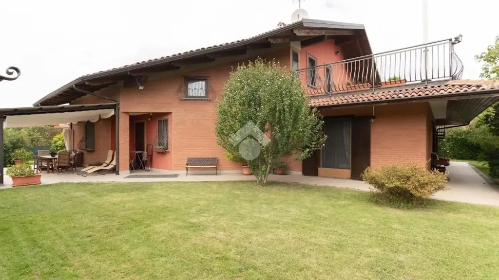 Terrass - Villa with Pool and Garden in Barbania